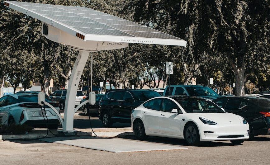 Amber, la voiture électrique qui fait "corbillard" et fait mourir de rire le Net!