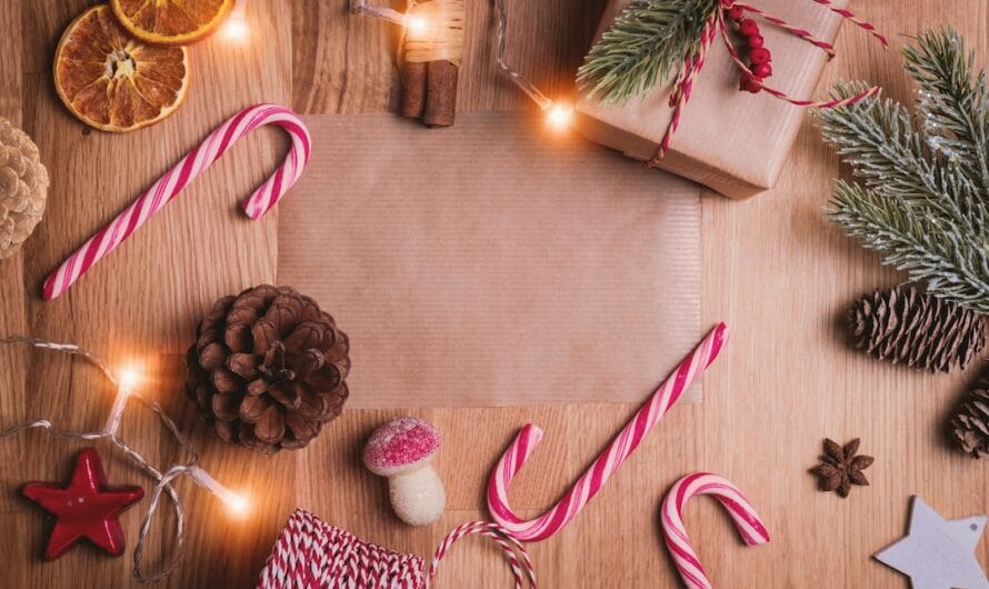 Un sapin de Noël de 10 mètres devient le festin de chèvres gourmandes !