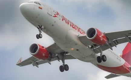 Un Chatbot Délirant chez Air Canada: Quand l'IA Prend l'Avion Sans Billet