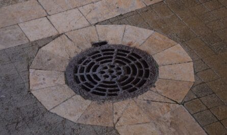 Le trou de la rue de Vesoul à Besançon, nouvelle attraction touristique ?