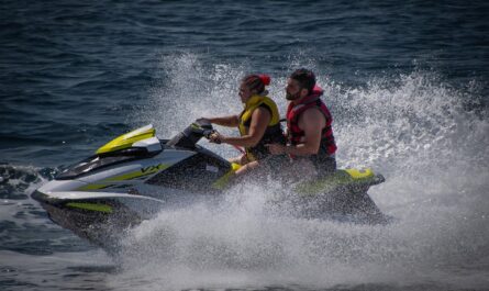 Un touriste fait un plongeon involontaire en jet ski : la dolce vita à l'italienne !