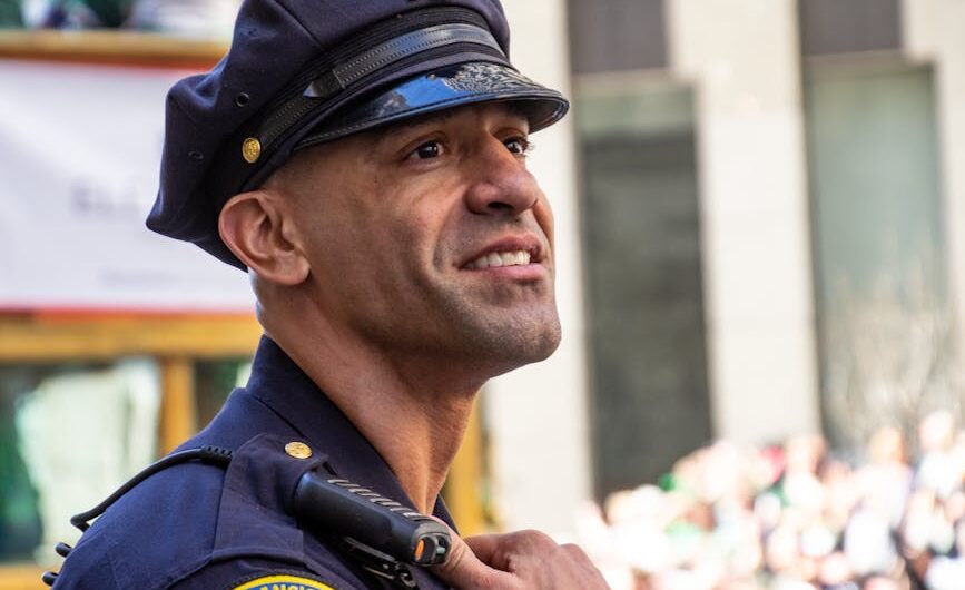 Un poulet géant sème la panique à San Francisco : la police fait son show !