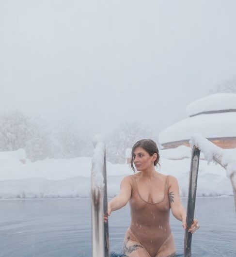 Ces Anglais fous qui se baignent dans un étang glacé de la Creuse : "L’eau est à 3 degrés ? Perfect !"