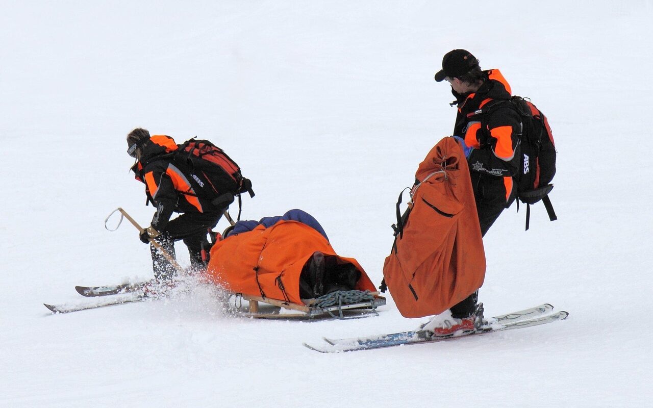 Un Américain se casse la jambe dans les Alpes : sa montre connectée appelle les secours... aux États-Unis !